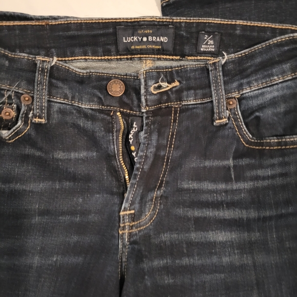 *2pr. Woman's lucky brand jeans. Size 2 - Picture 4 of 7